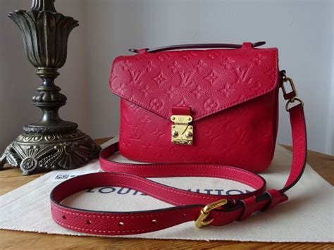 louis vuitton pochette metis scarlet|louis vuitton pochette metis vintage.